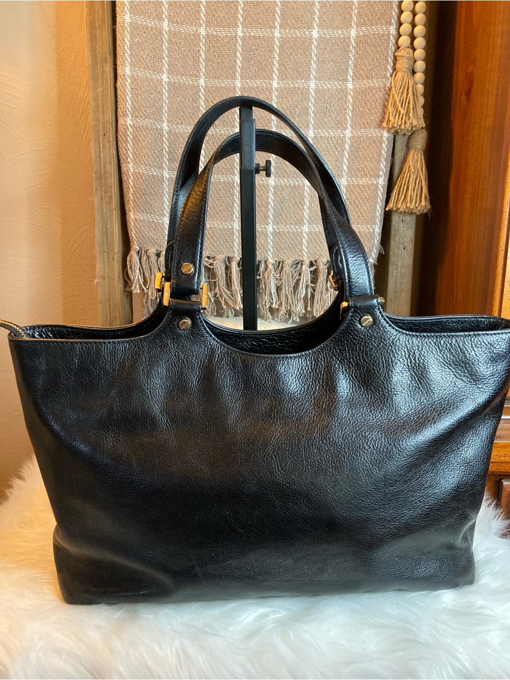 Authentic Tory Burch Black Leather Bombe Tote GUC - Picture 3 of 6